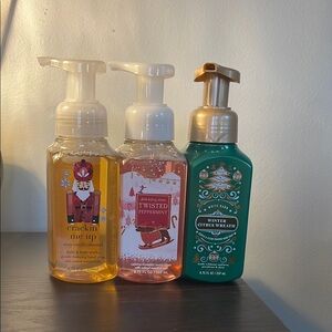 Bath & Body Works Bath Accessories Set in Green and Red